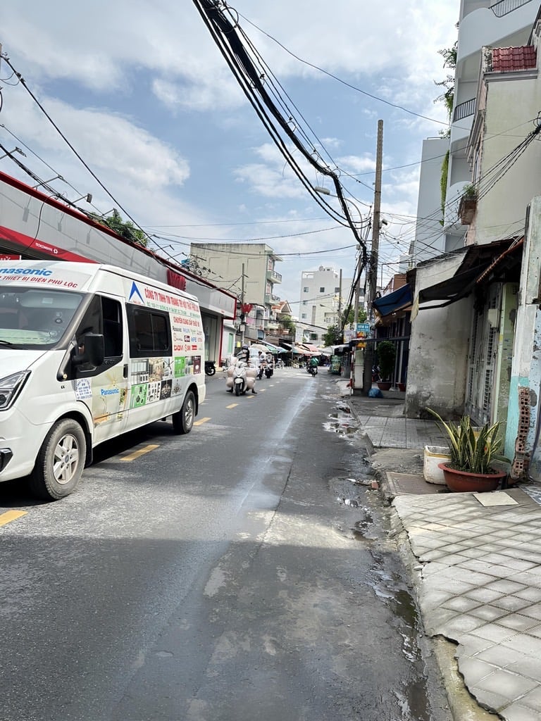 NGAY AEON MALL. HXH TRẦN VĂN ƠN, TÂN PHÚ, CHUẨN 18M2 HIẾM CÓ. GIẢM 450TR CHỈ CÒN 2.5T TL TỐT