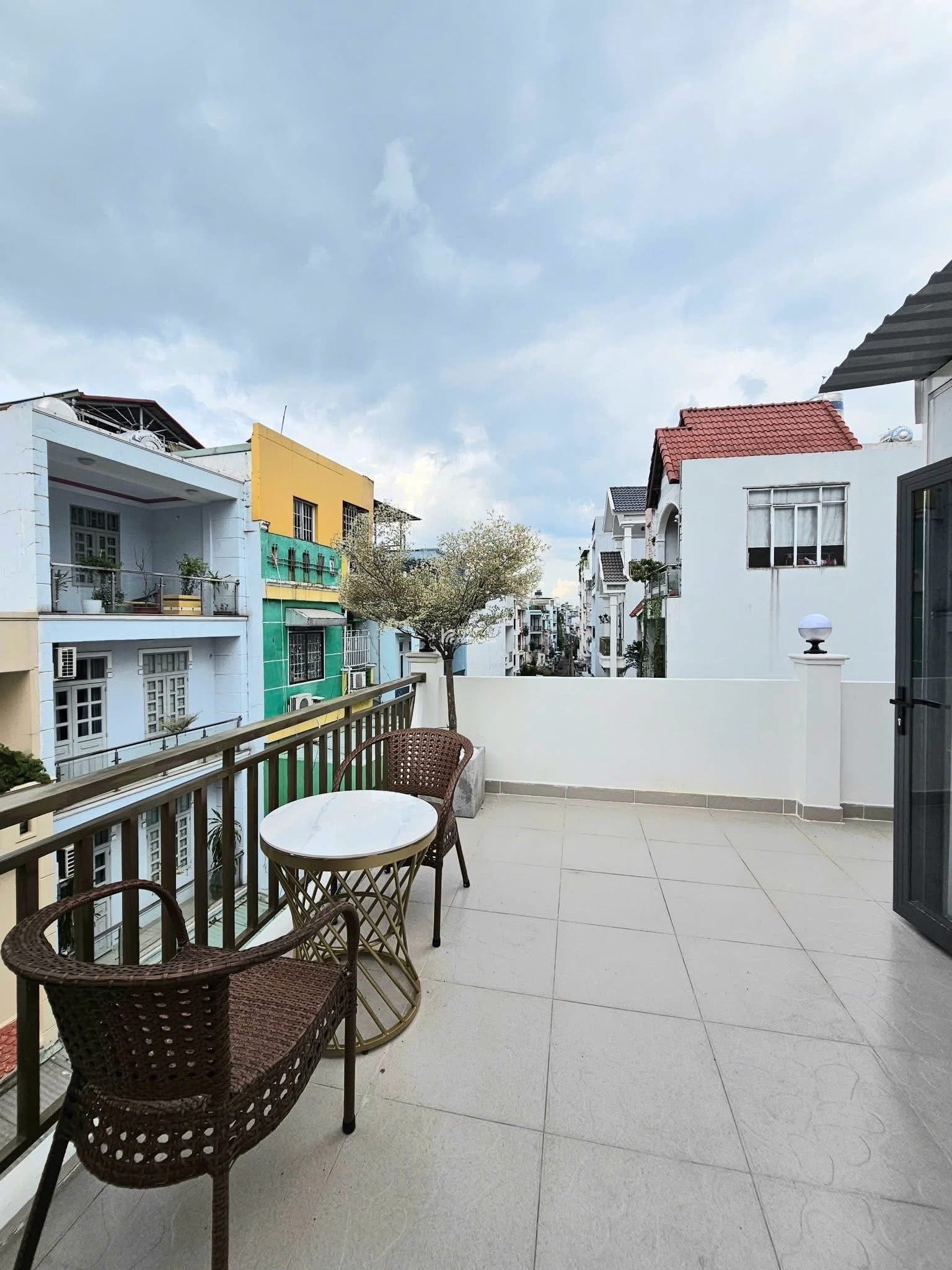 NHÀ MỚI FULL NỘI THẤT - 3 TẦNG XE HƠI ĐỖ CỬA - KẾ TÂN BÌNH - CHỈ 5.98 TỶ TL