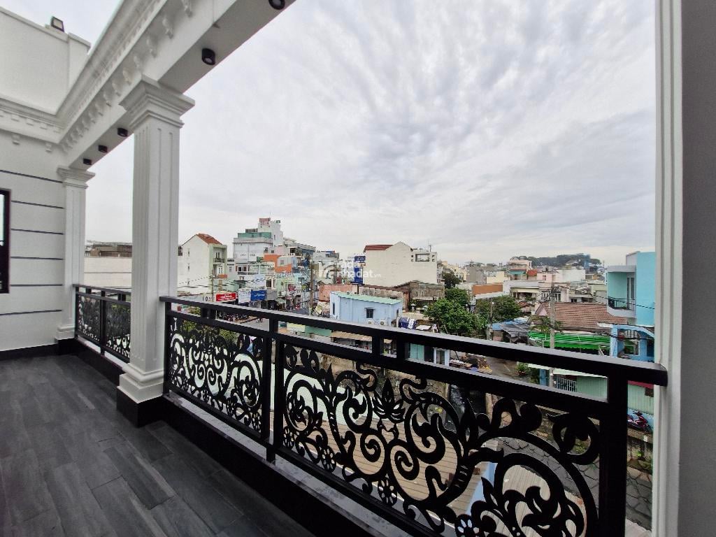 BIỆT THỰ SANG CHẢNH, NỘI THẤT XỊN XÒ, 3 TẦNG, NGAY CHỢ THỦ ĐỨC, 5X23 CHỈ 17 TỶ.