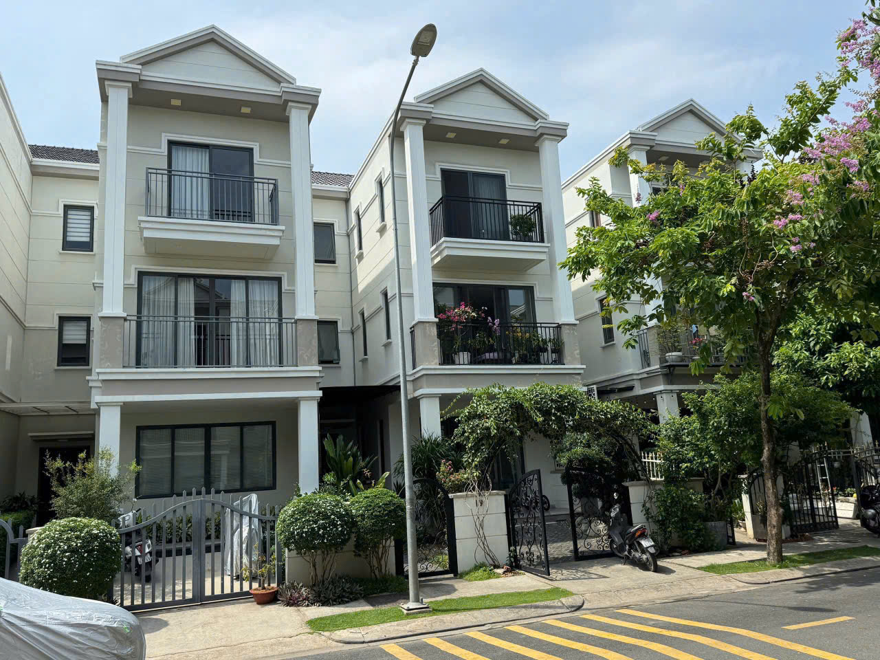122.5m2 - Giá 17.3 tỷ full nội thất có thang máy - Nhà phố Nine South