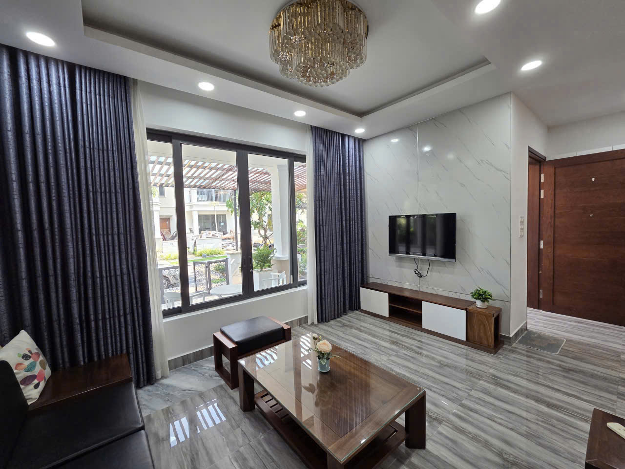 122.5m2 - Giá 17.3 tỷ full nội thất có thang máy - Nhà phố Nine South