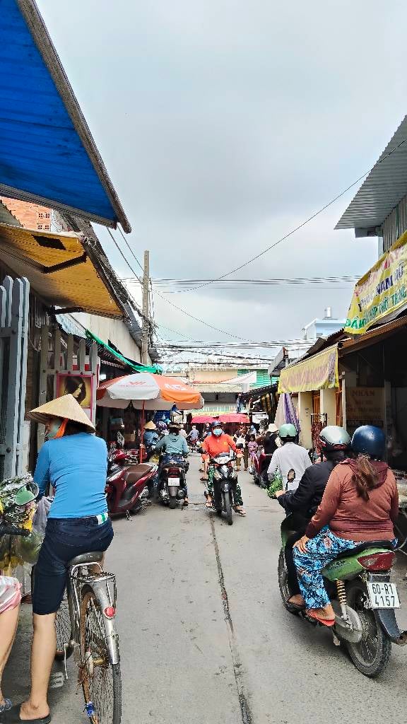 MẶT TIỀN KINH DOANH NGAY CHỢ - HẺM XE TẢI - CHỈ HƠN 5 TỶ 