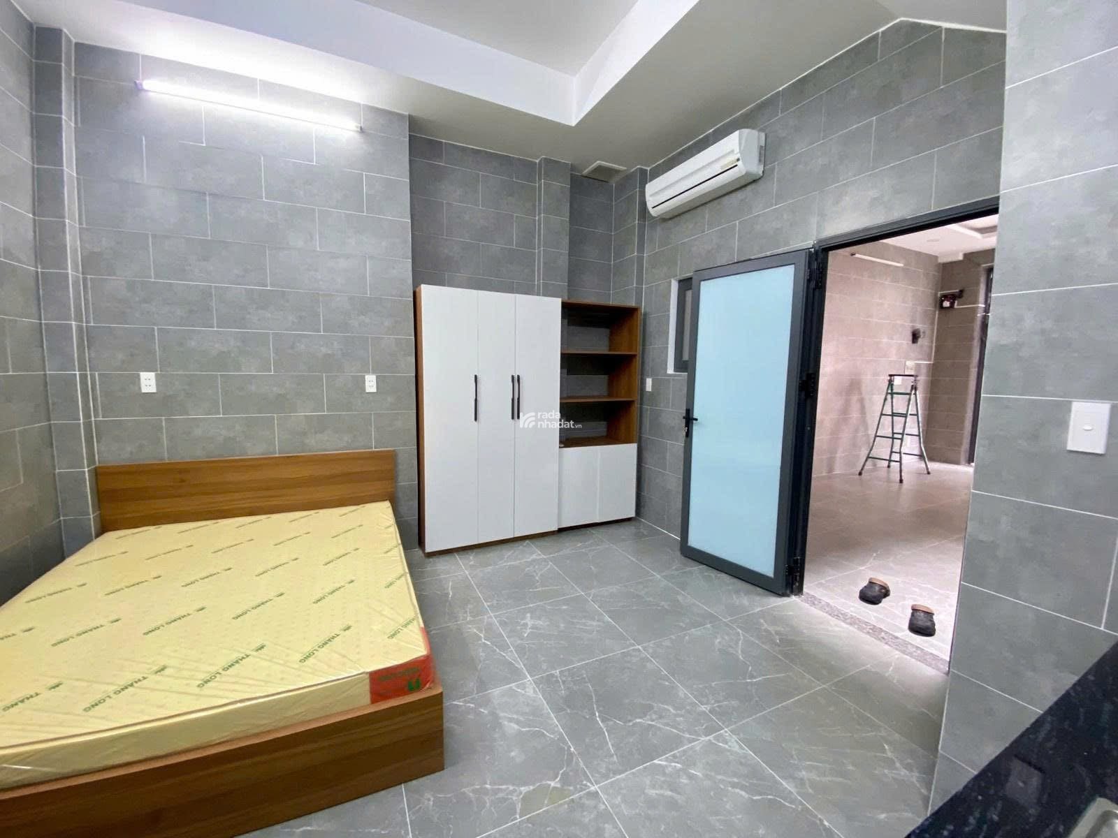 Gấp!! Nhà đẹp 50m2 nằm ngay Bến Vân Đồn, phường 1, Quận 4 - HXH - giá cực mềm - SHR sang tên ngay