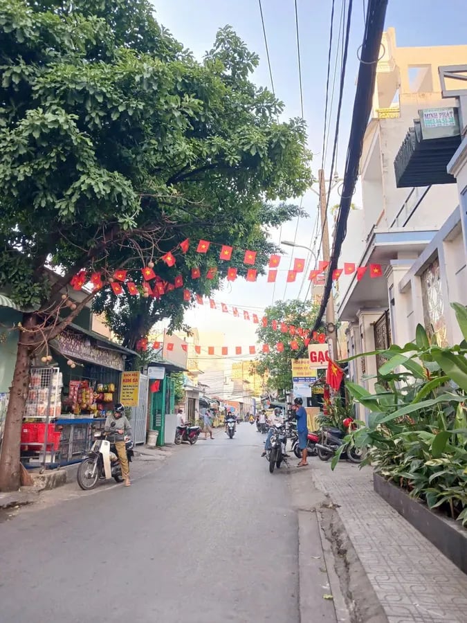 BÁN NHÀ 2 TẦNG , HẺM 6M , XE HƠI ĐỖ CỬA ,VÀO Ở LIỀN ,52m2 CHỈ5 TỶ15