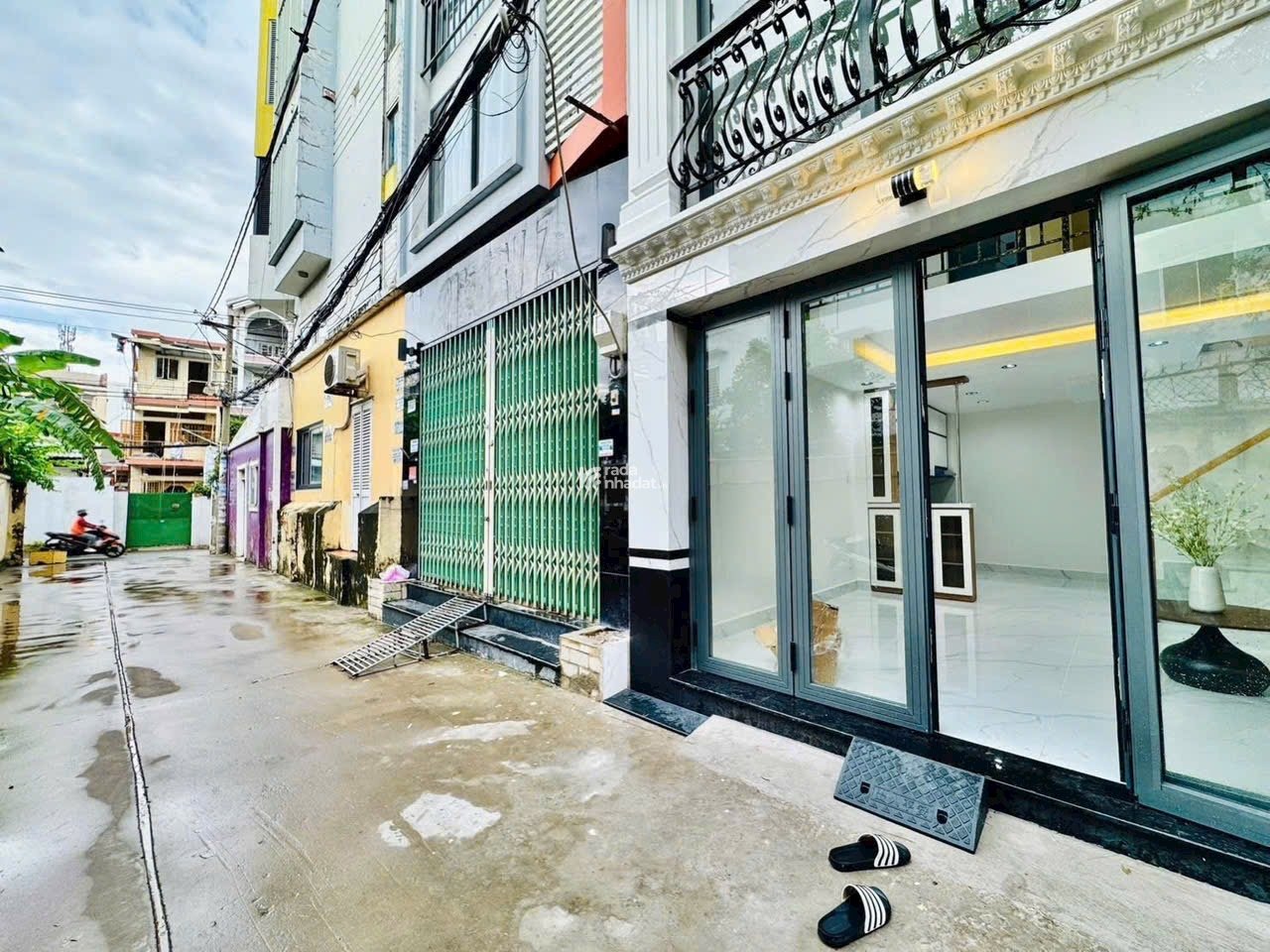 NHÀ MỚI XÂY VÀO Ở LIỀN (4X10M) - 3 LẦU - NGUYỄN VĂN ĐẬU GẦN CHỢ CÂY QUÉO 