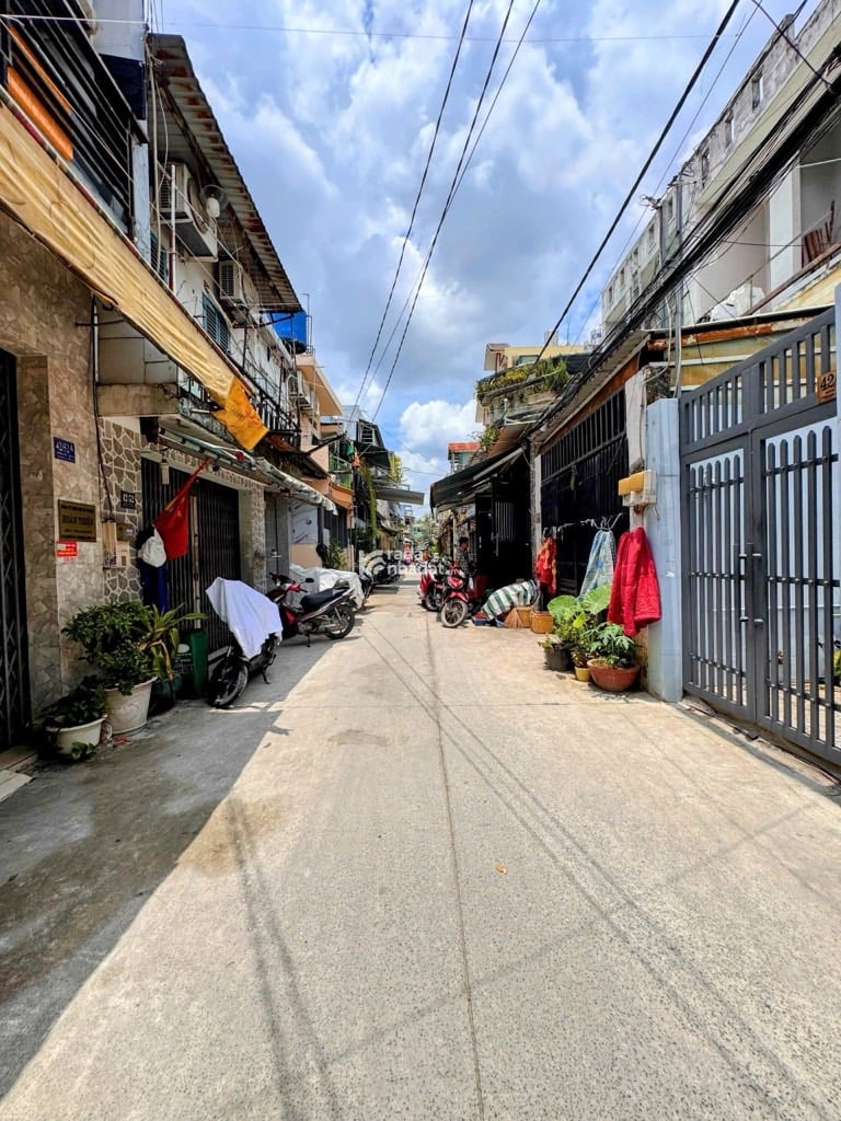 BÁN NHÀ MỚI 3 TẦNG 3PN HẺM XE HƠI 5M 3.X TỶ KẾ BÌNH LONG BÌNH TÂN GIÁP TÂN PHÚ