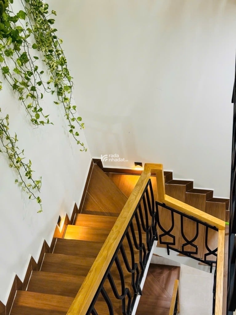 Bán nhà 4 tầng đẹp lung linh ngay tt Q7 - DT sàn 240m2 4pn full nội thất - chỉ 8.5 tỷ