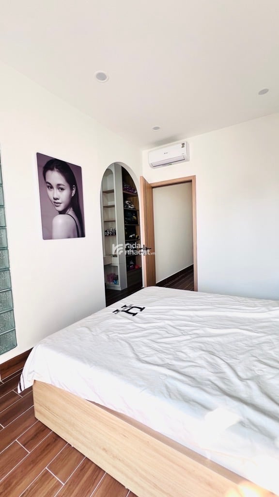 Bán nhà 4 tầng đẹp lung linh ngay tt Q7 - DT sàn 240m2 4pn full nội thất - chỉ 8.5 tỷ