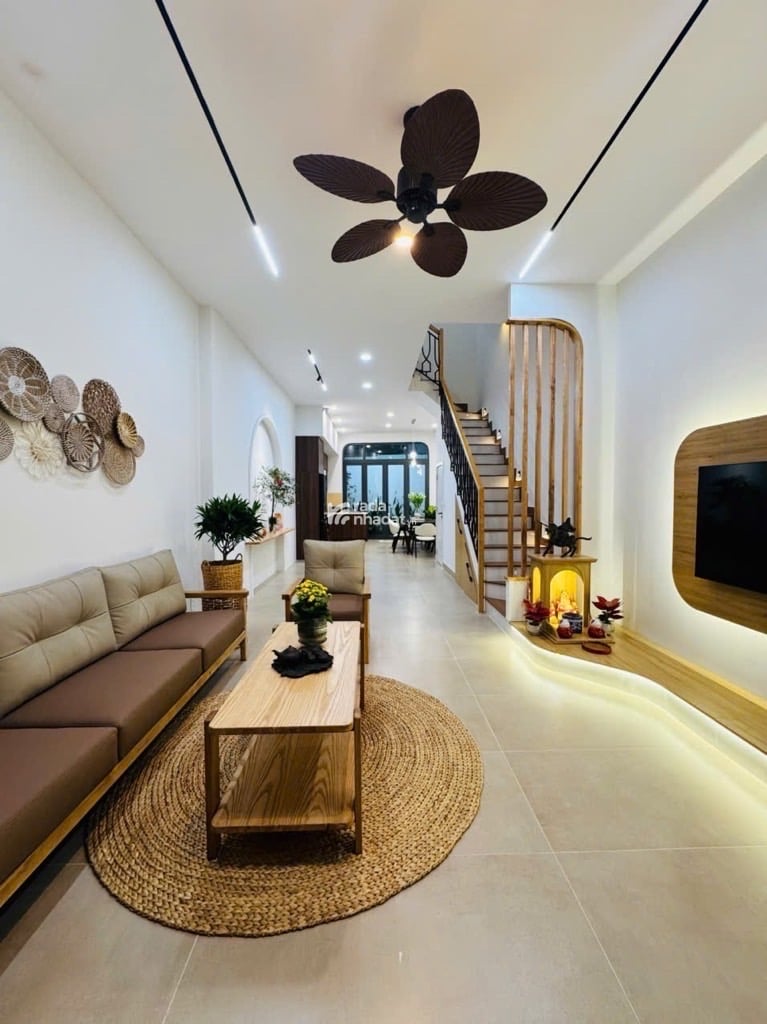 Bán nhà 4 tầng đẹp lung linh ngay tt Q7 - DT sàn 240m2 4pn full nội thất - chỉ 8.5 tỷ