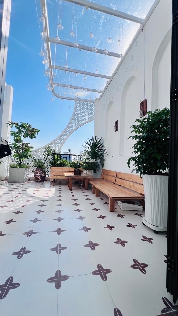 Bán nhà 4 tầng đẹp lung linh ngay tt Q7 - DT sàn 240m2 4pn full nội thất - chỉ 8.5 tỷ