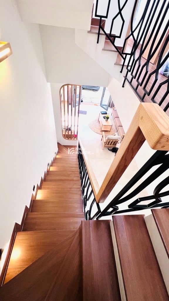 Bán nhà 4 tầng đẹp lung linh ngay tt Q7 - DT sàn 240m2 4pn full nội thất - chỉ 8.5 tỷ