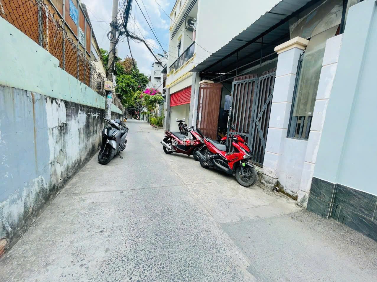 BÁN NHÀ MẶT TIỀN PHÙNG CHÍ KIÊN, TÂN PHÚ, DT 5 X 11, NHÀ 1 LẦU, 2PN 2WC, GIÁ 5,5