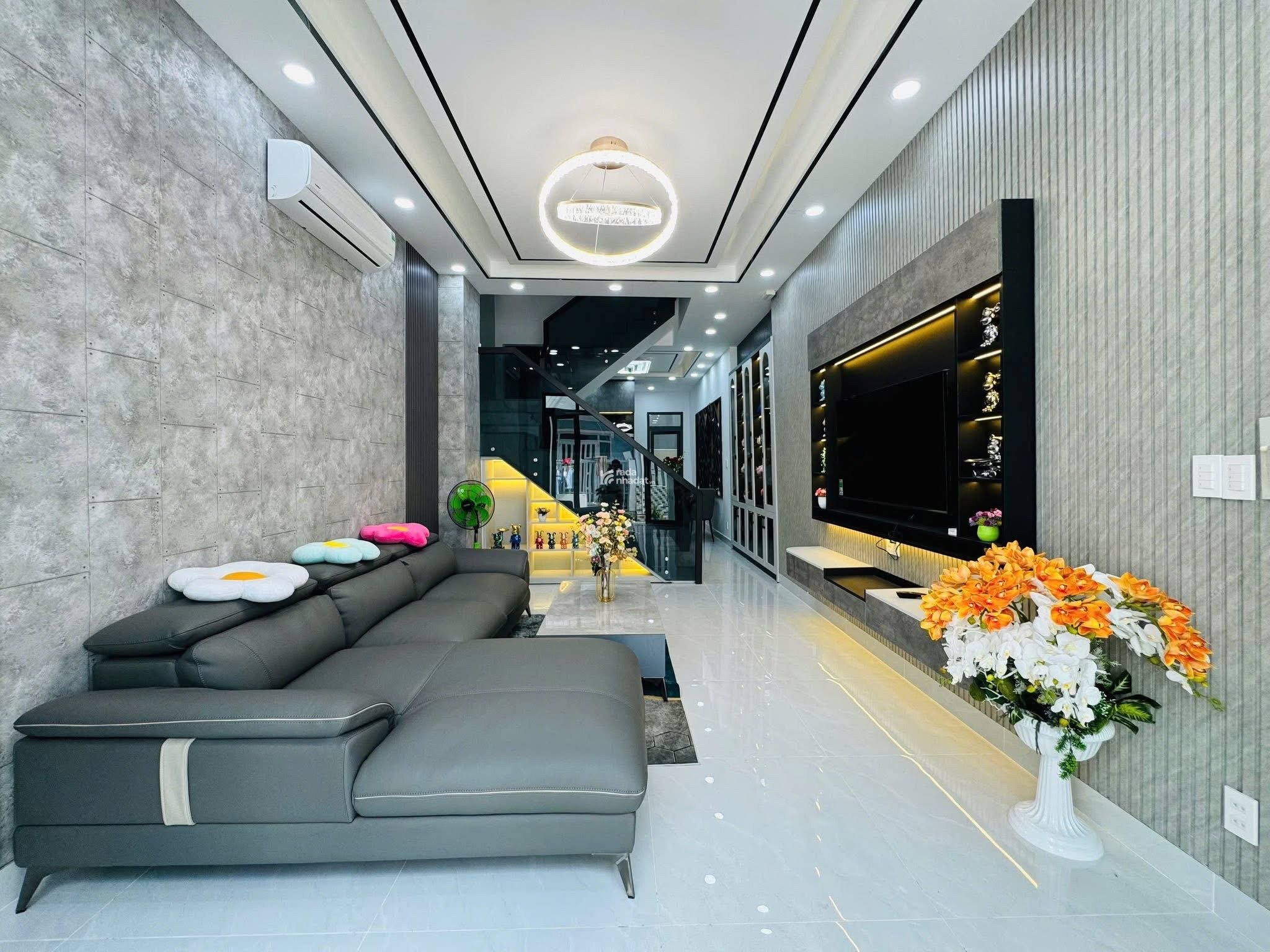 Nhà 4 Tầng Quận 7 - Nội Thất Cao Cấp - Ô Tô Đỗ Cửa - Sân Thượng - Chỉ 7 tỷ 450 TL