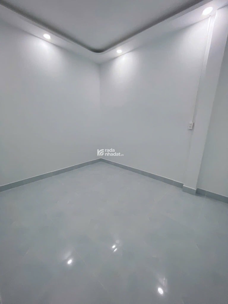 BÁN GẤP NHÀ MỚI NGAY NGÃ TƯ 4 XÃ -LÊ VĂN QUỚI -1 TRỆT 1 LẦU