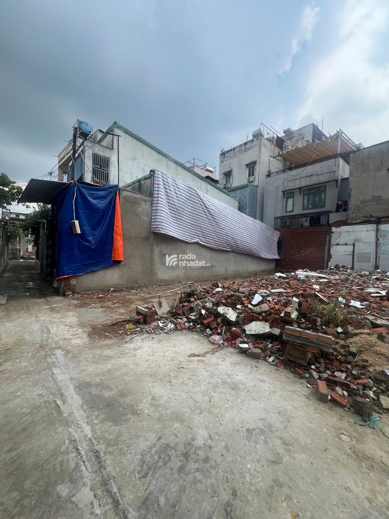 SÁT VÁCH Q11, SÁT MT LƯƠNG THẾ VINH, TÂN PHÚ, 130M2 TIỆN XÂY. GIẢM 550TR CHỈ 4.5T TL TỐT