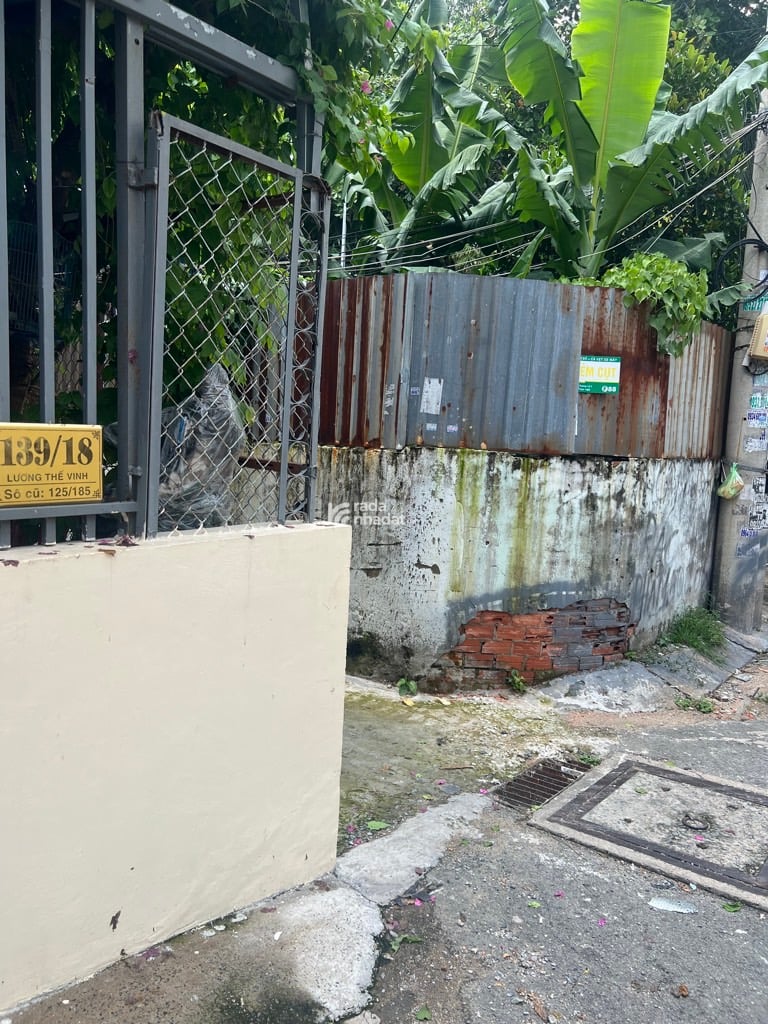 SÁT VÁCH Q11, SÁT MT LƯƠNG THẾ VINH, TÂN PHÚ, 130M2 TIỆN XÂY. GIẢM 550TR CHỈ 4.5T TL TỐT