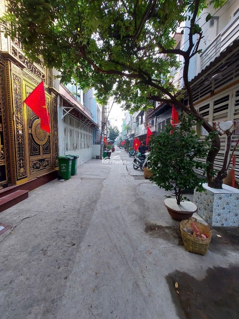 QUẬN 11] LẠC LONG QUÂN - XE HƠI ĐẬU SÁT NHÀ - NHÀ CŨ TIỆN XÂY MỚI - 42M2 VUÔNG VỨC