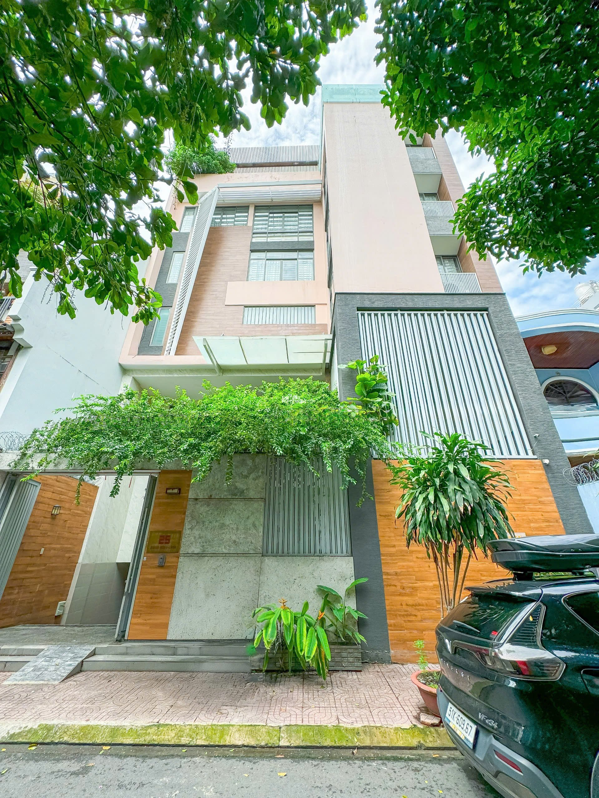 Chính chủ cần bán gấp biệt thự nhà phố 7 tầng, nội thất 5 sao, hồ bơi Pháp, thang máy Đức cao cấp