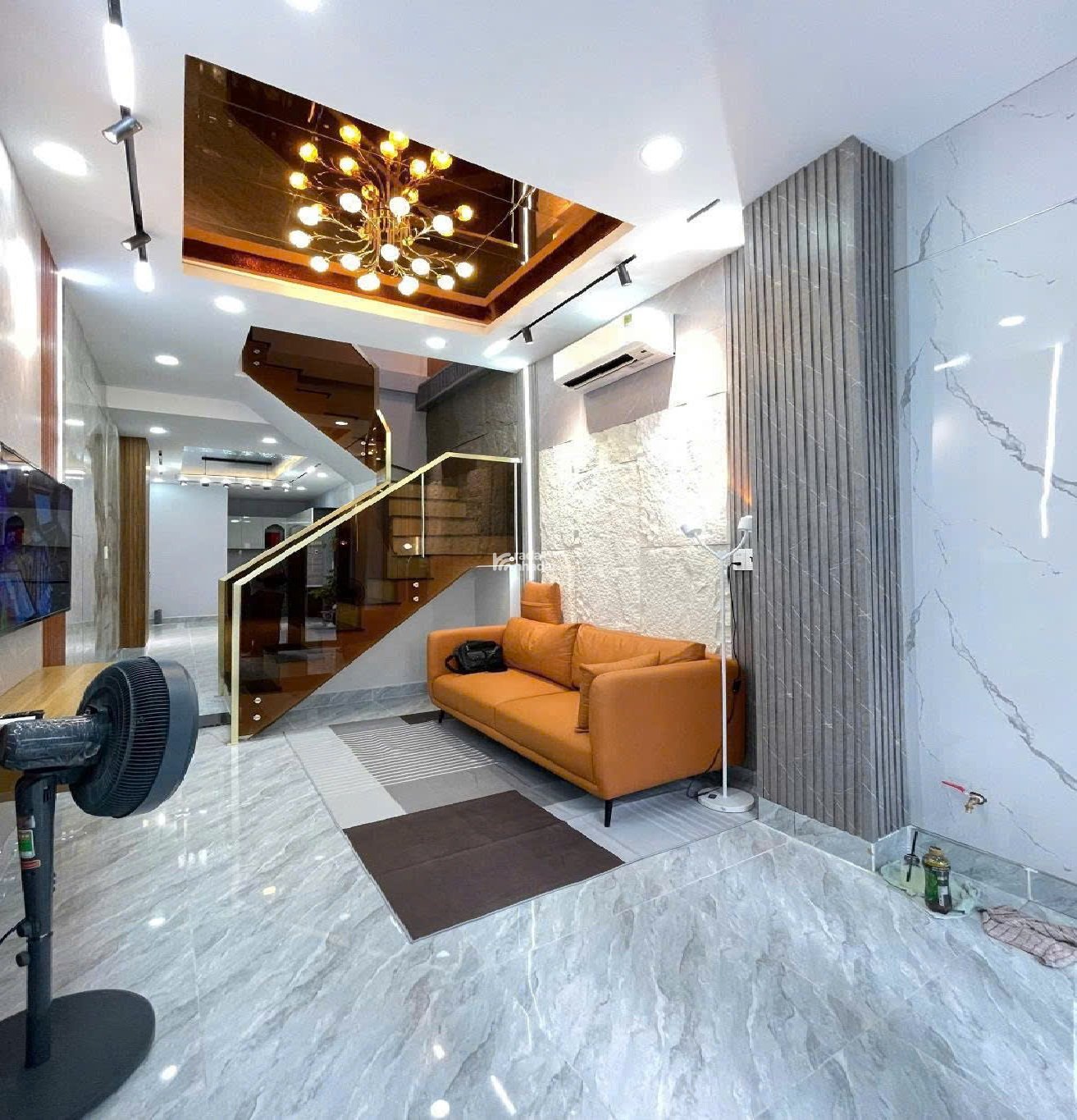 Nhà mới hẻm Ô tô sát mặt tiền Lê Văn Sỹ - QUẬN TÂN BÌNH