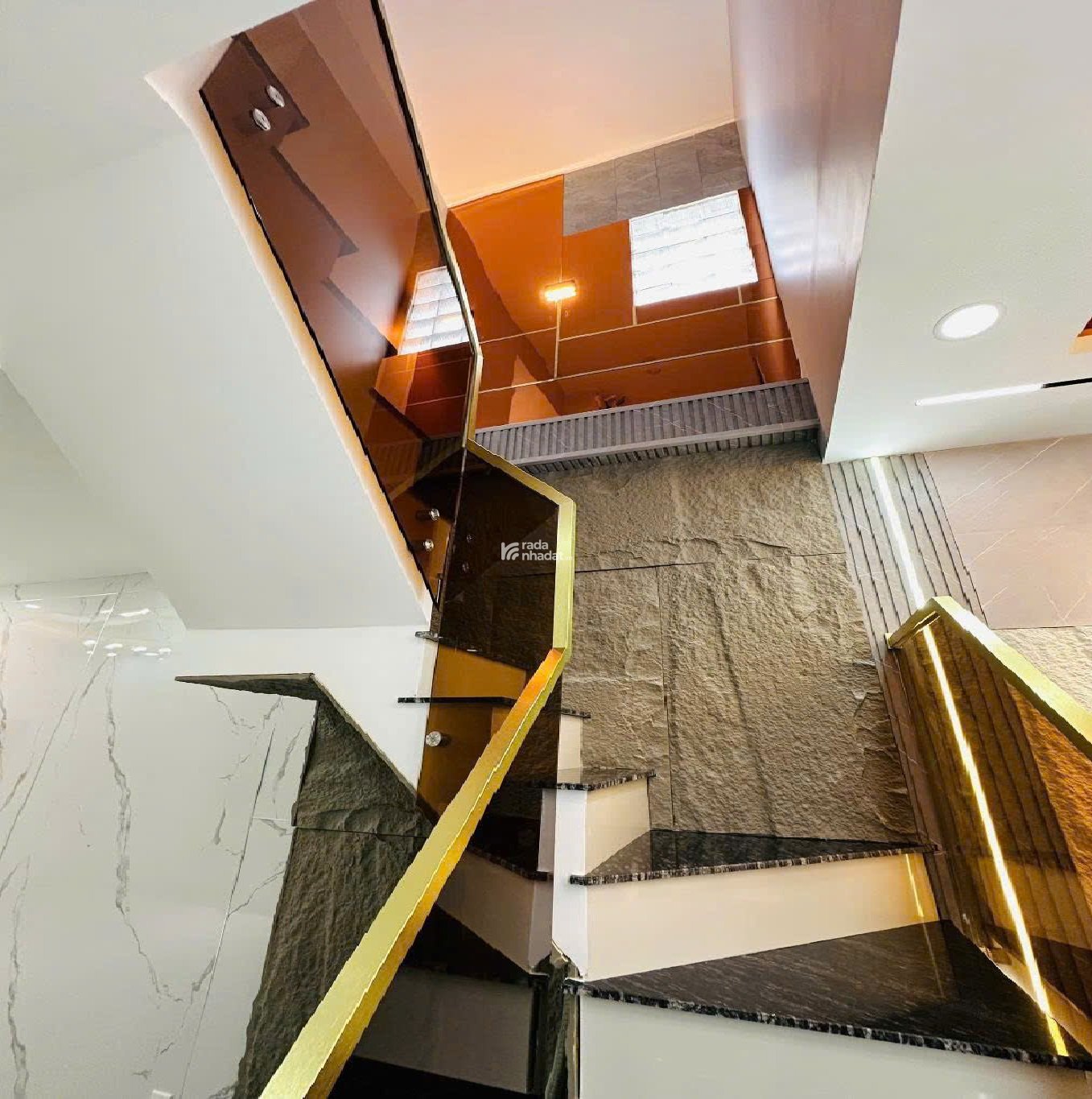 Nhà mới hẻm Ô tô sát mặt tiền Lê Văn Sỹ - QUẬN TÂN BÌNH