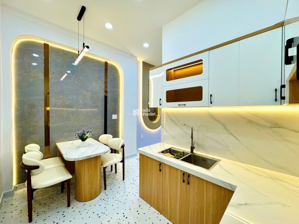 Bán nhà Huỳnh Văn Bánh sát mặt tiền, vuông vức, chỉ 5.25 tỷ TL