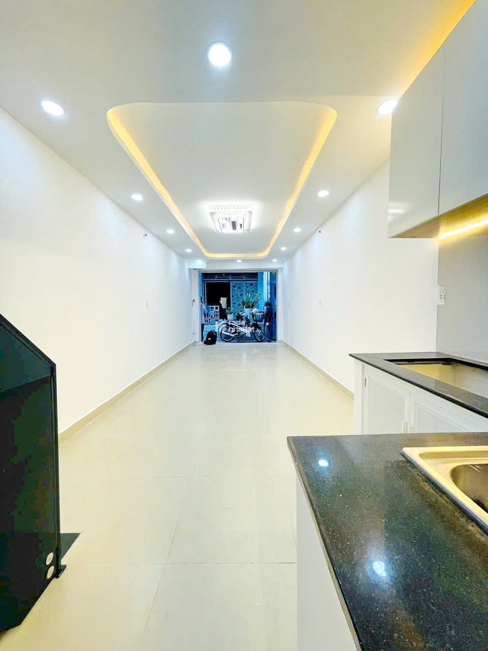 Bán nhà mới 1 lầu hẻm Võ Văn Kiệt P.Cầu Ông Lãnh Quận 1