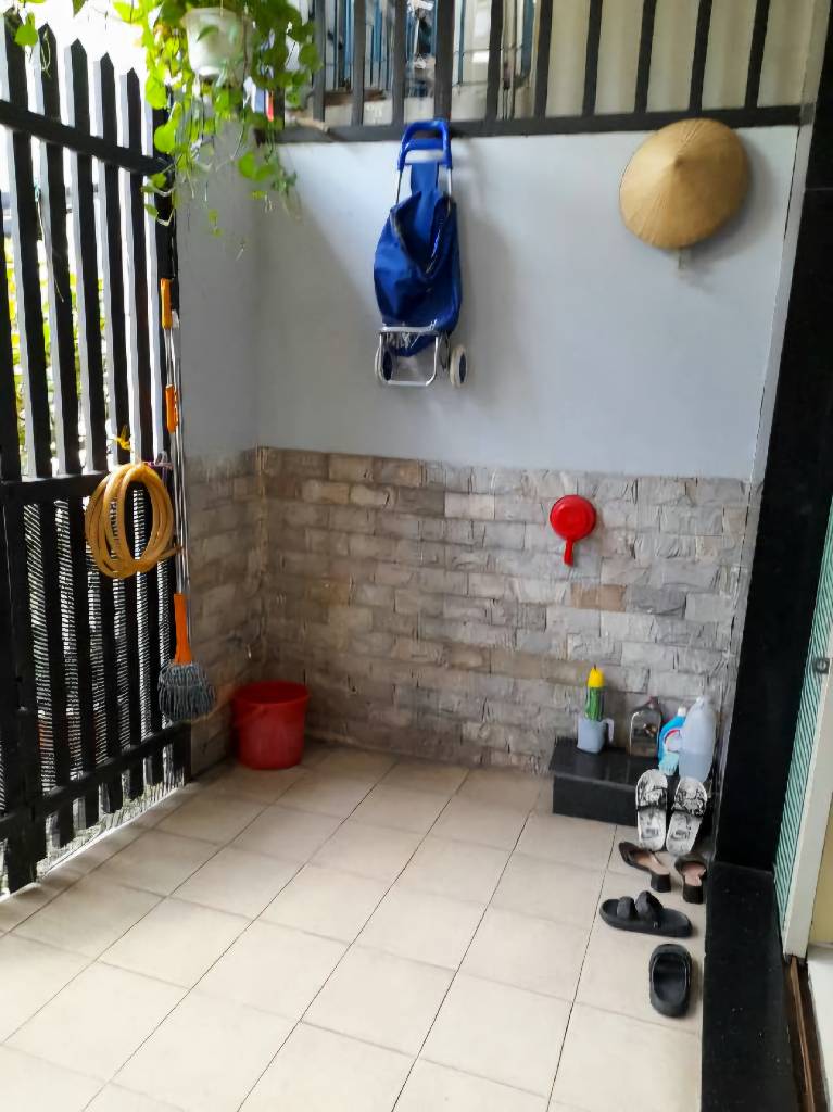 Nằm ngay mặt tiền đường vành đai Đầm Sen sạch đẹp