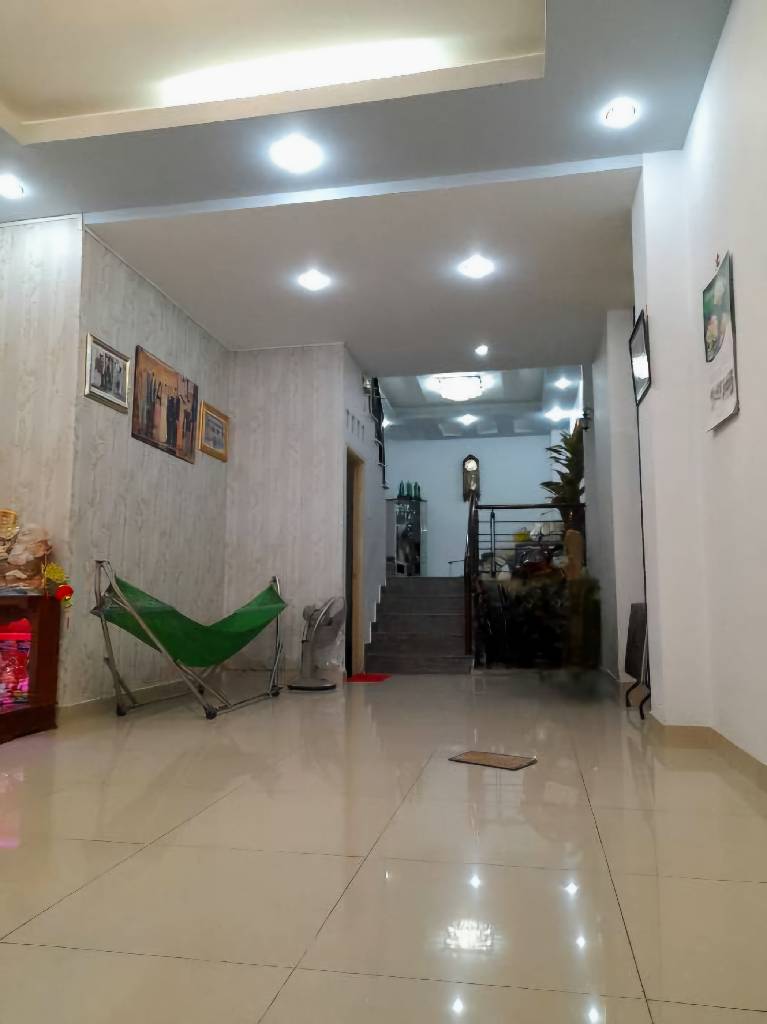 Nằm ngay mặt tiền đường vành đai Đầm Sen sạch đẹp