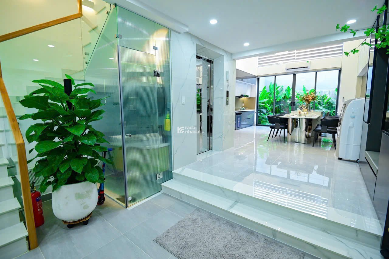 Nhà hiện đại 5 tầng hẻm 36 Lê Thị Hồng ngang 5m 100m2 tặng thang máy vào ở ngay chỉ 19 tỷ