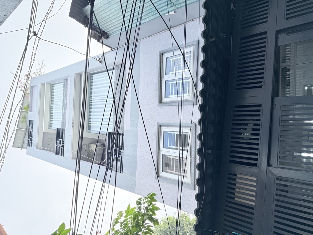 sát mặt tiền - giáp Q.5, Q.6, Q.10- Thuận tiện di chuyển ra các tuyến đường huyết mạch Hồng Bàng - 