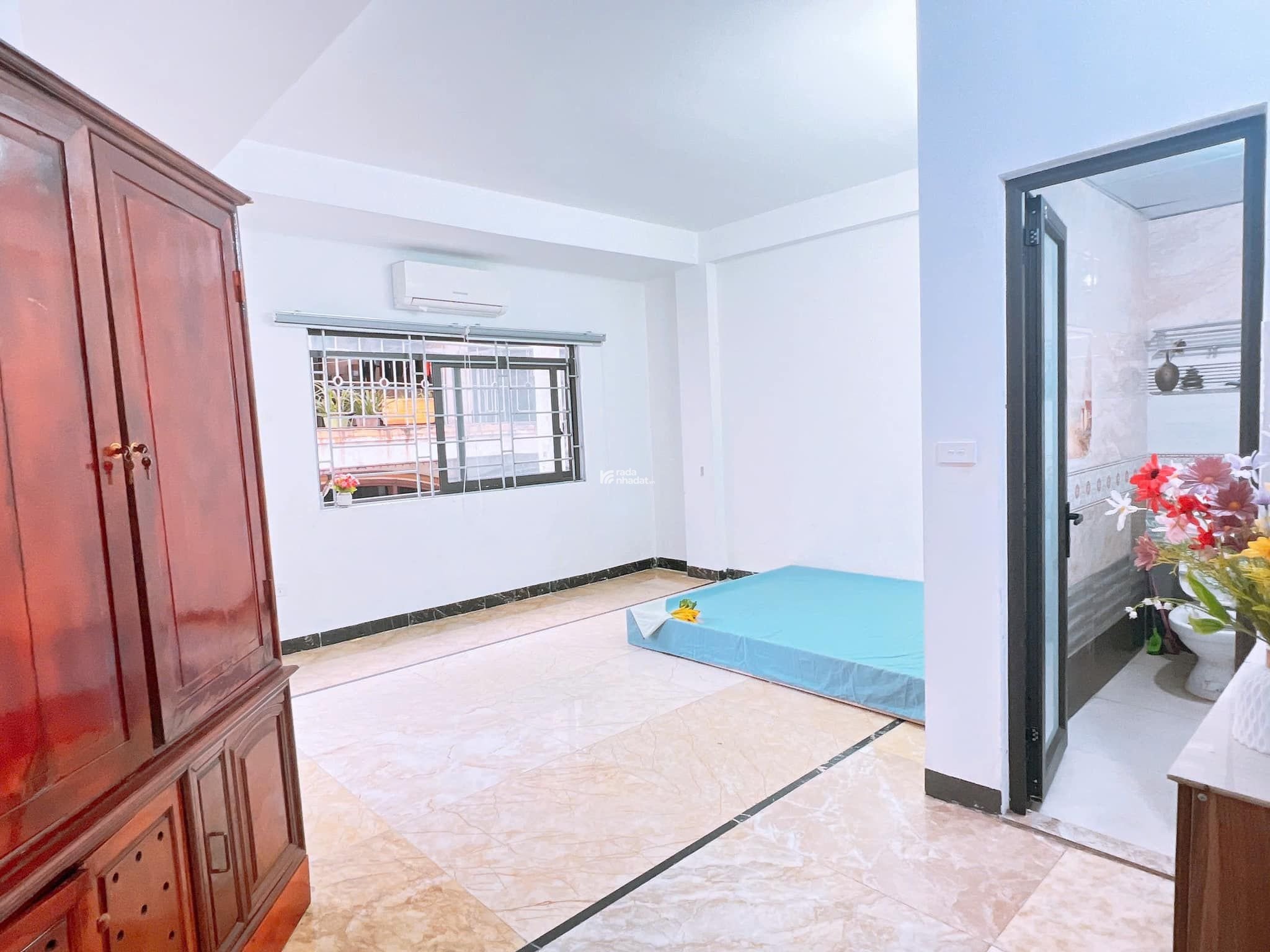 Cho thuê nhà 4PN khu vực phố Hào Nam. 45m2 x 5T, nhà mới, gần đủ đồ. 14tr/th 0963 869 ***
