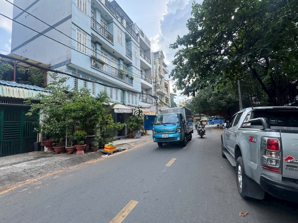 Mặt Tiền Kinh Doanh Ngang Lớn Gần 13M 4 Tầng Đang Kinh Doanh Karaoke, Dòng Tiền Khủng.