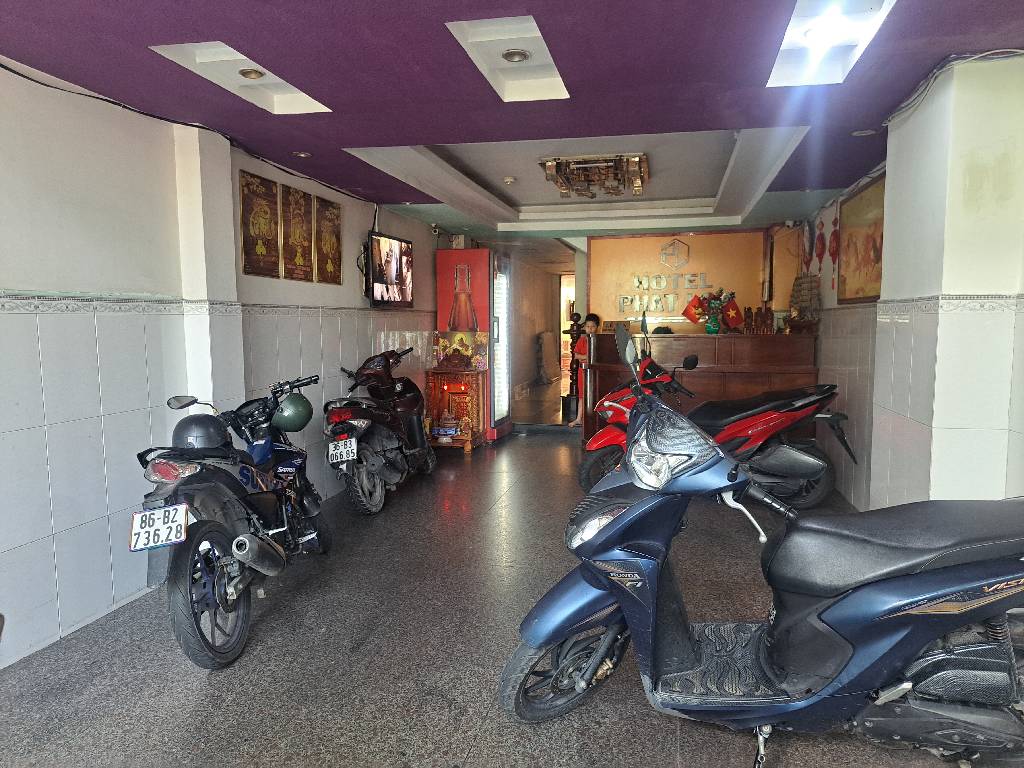 KHÁCH SẠN MẶT TIỀN NGAY LÊ TRỌNG TẤN 120/tr trên tháng