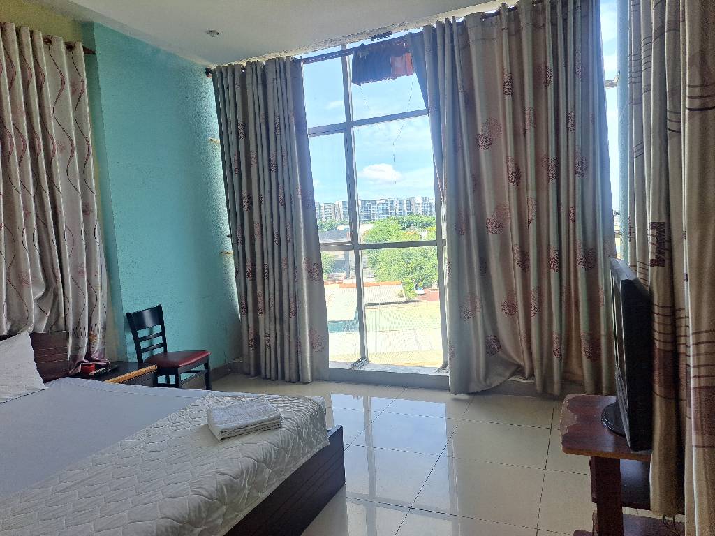 KHÁCH SẠN MẶT TIỀN NGAY LÊ TRỌNG TẤN 120/tr trên tháng