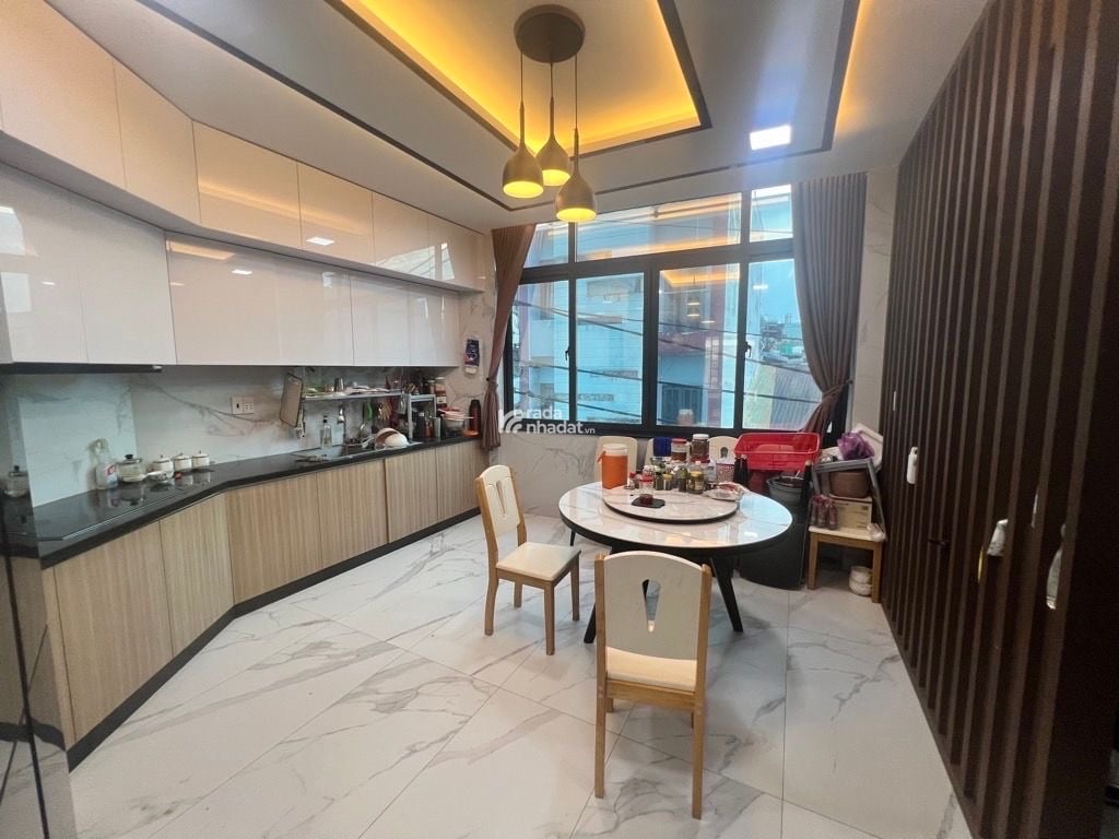 MẶT TIỀN TÂN PHÚ NGANG 10M HIẾM CÓ - KẾT CẤU 5 TẦNG SÂN THƯỢNG ĐẸP Ở NGAY - GẦN TRƯỜNG, CHỢ NHIỀU T