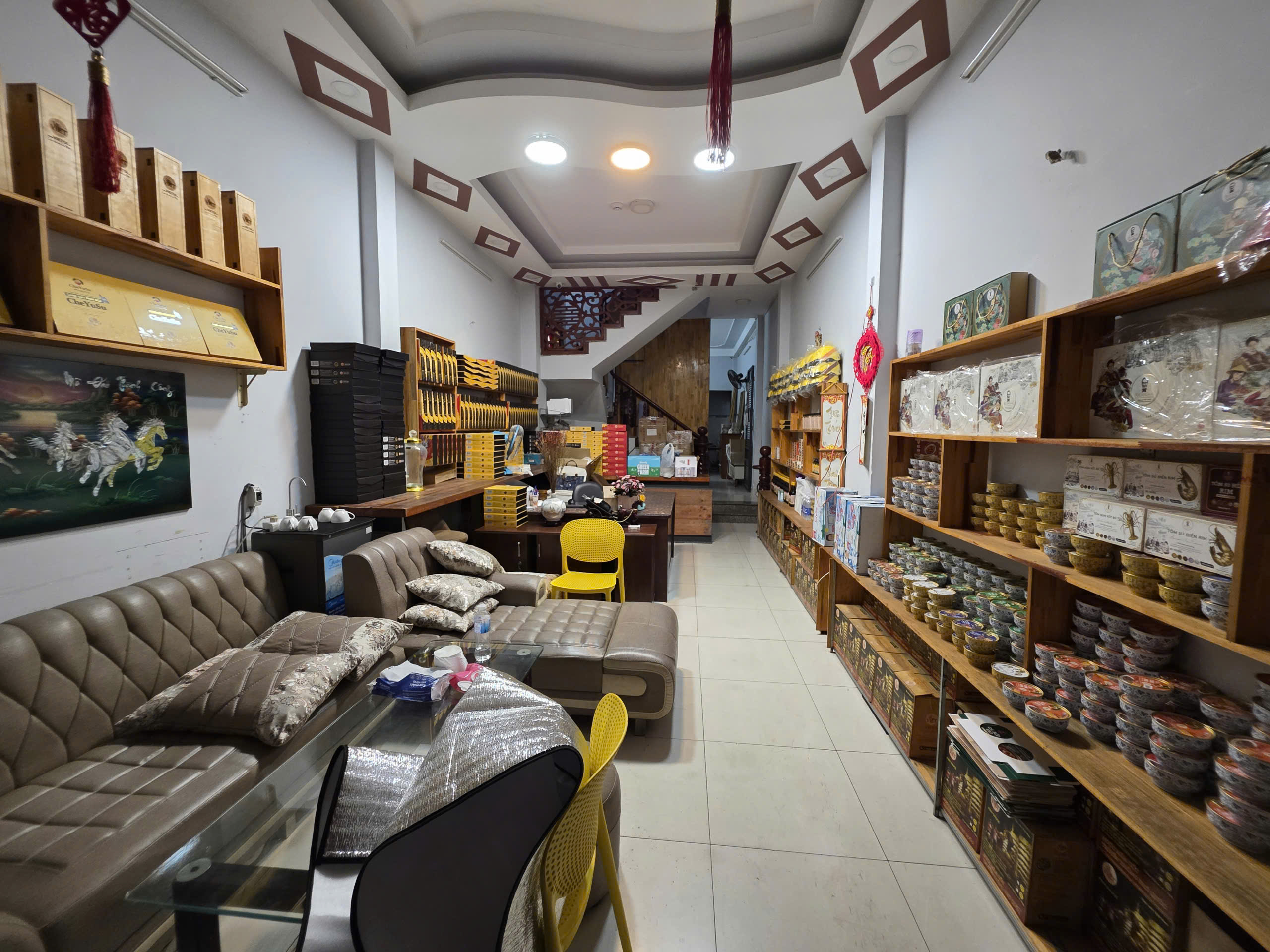 Mặt tiền đường Lê Niệm - khu họ Lê, 67m2, 4 tầng BTCT, 4PN, an ninh, Chỉ 12.3tỷ