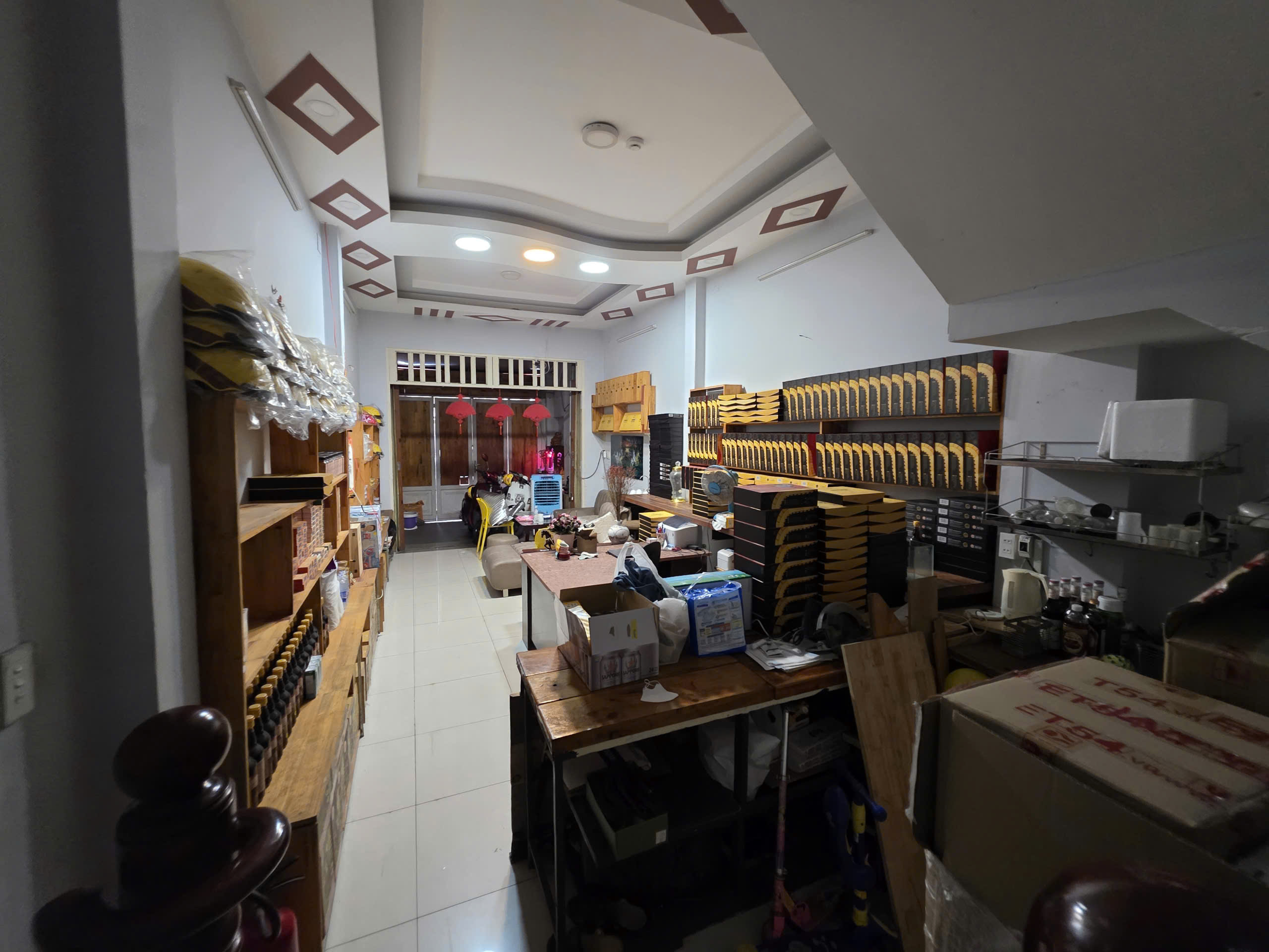 Mặt tiền đường Lê Niệm - khu họ Lê, 67m2, 4 tầng BTCT, 4PN, an ninh, Chỉ 12.3tỷ