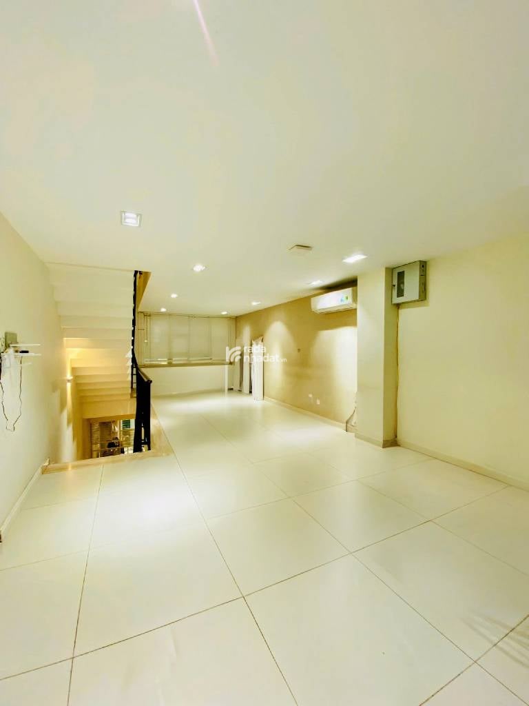 Bán nhà Quận 10 - 4,8 x 17 x 6 tầng - 350m2 sàn - HXH khu phân lô kế Vạn Hạnh Mall