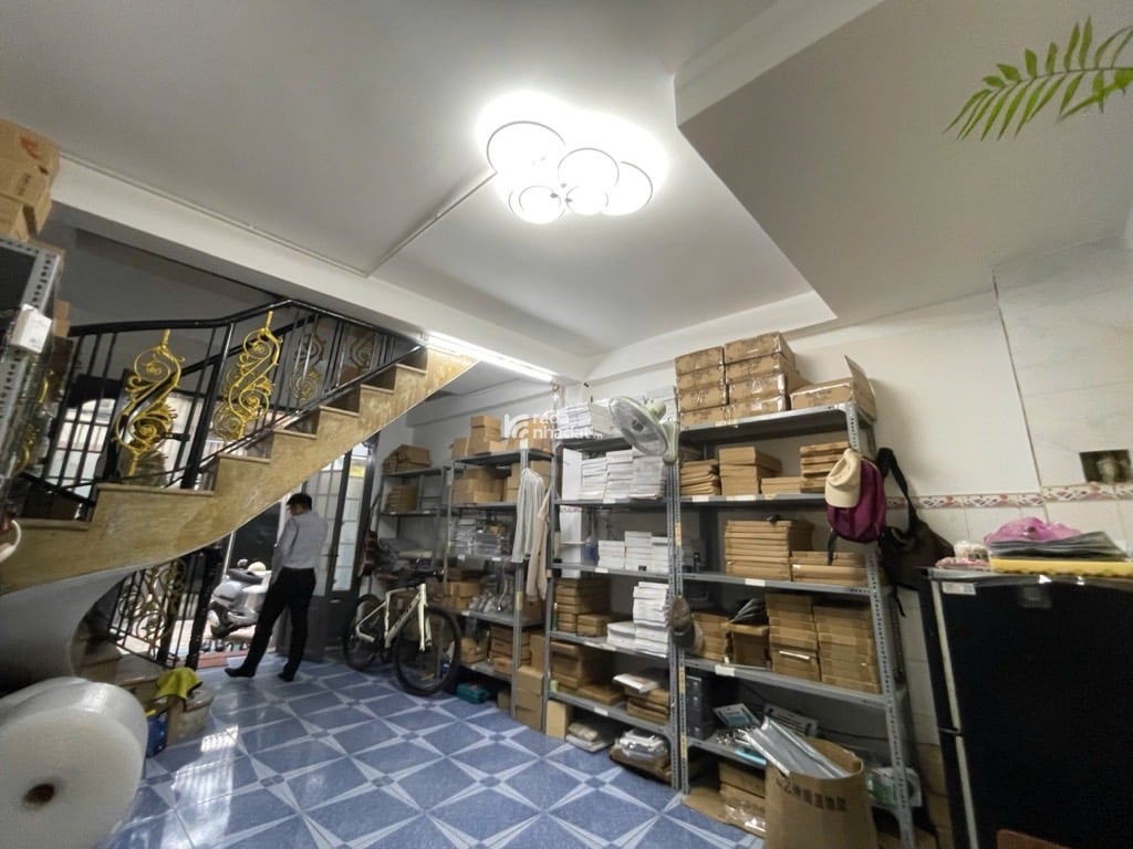 Nhà đang cho thuê 8tr/tthánghàn hải nguyên mình phụng quận 11
