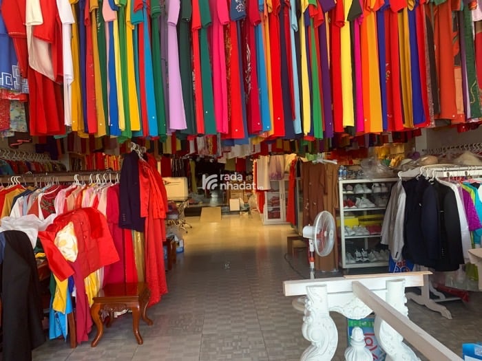 vịTrí tuyệt vời, cực kỳ sầm uất ngay ngã tư giao Thạch Lam tiện ích cái gì cũng có dễ dàng di