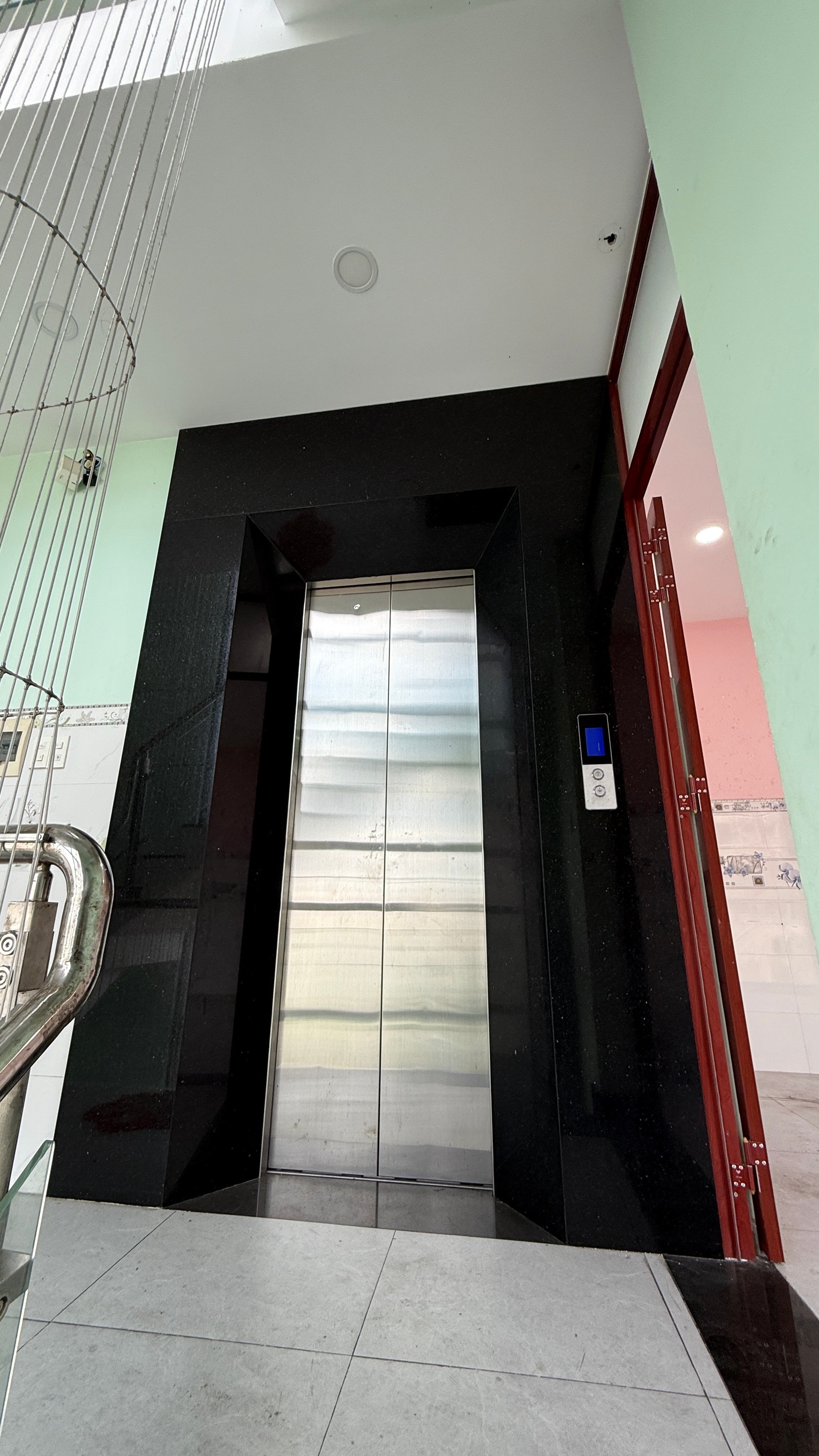 Bán Nhà đường Sinco Tên lửa, 225m2 ( 6.4 x 36 ) 6 Tầng Thang máy