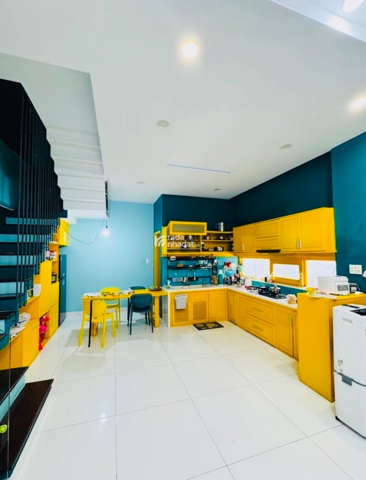 BÁN NHÀ LÔ GÓC 70m2 ,3 TẦNG - Ngang 6M - NHÀ ĐẸP 4PN , HXH - Đường Vườn Lài Gần Luỹ Bán Bích