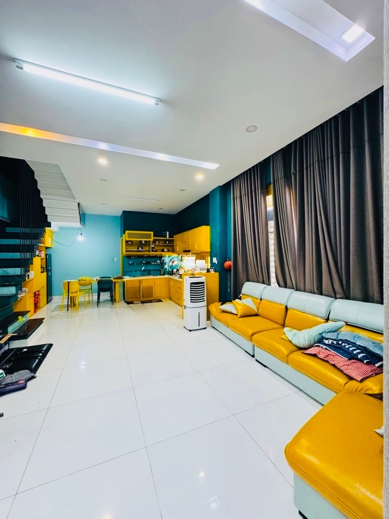 BÁN NHÀ LÔ GÓC 70m2 ,3 TẦNG - Ngang 6M - NHÀ ĐẸP 4PN , HXH - Đường Vườn Lài Gần Luỹ Bán Bích