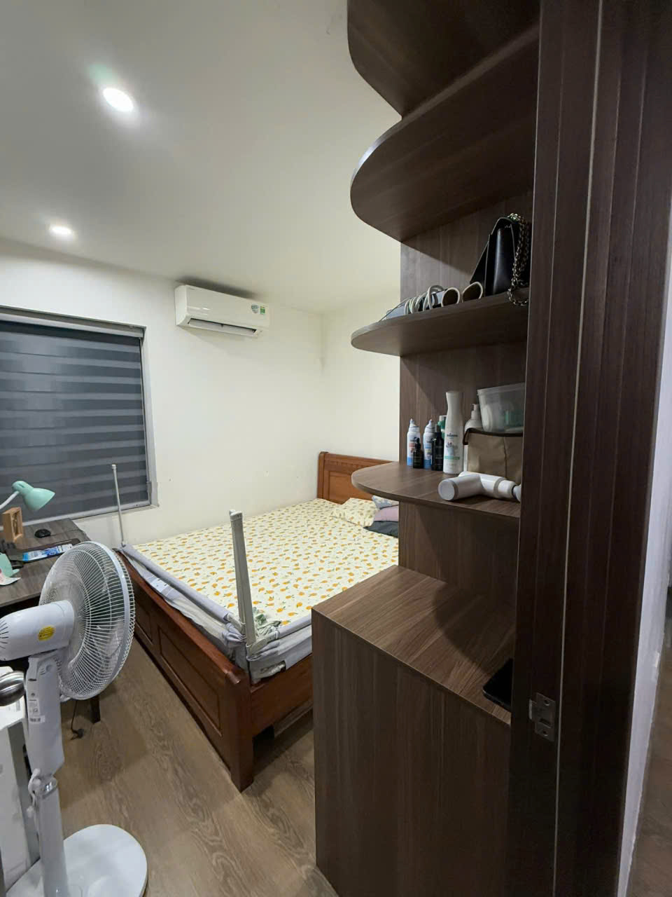 cho thuê căn Tứ Hiệp Plaza 2 ngủ 2wc full đồ giá 8.5trt/ tháng