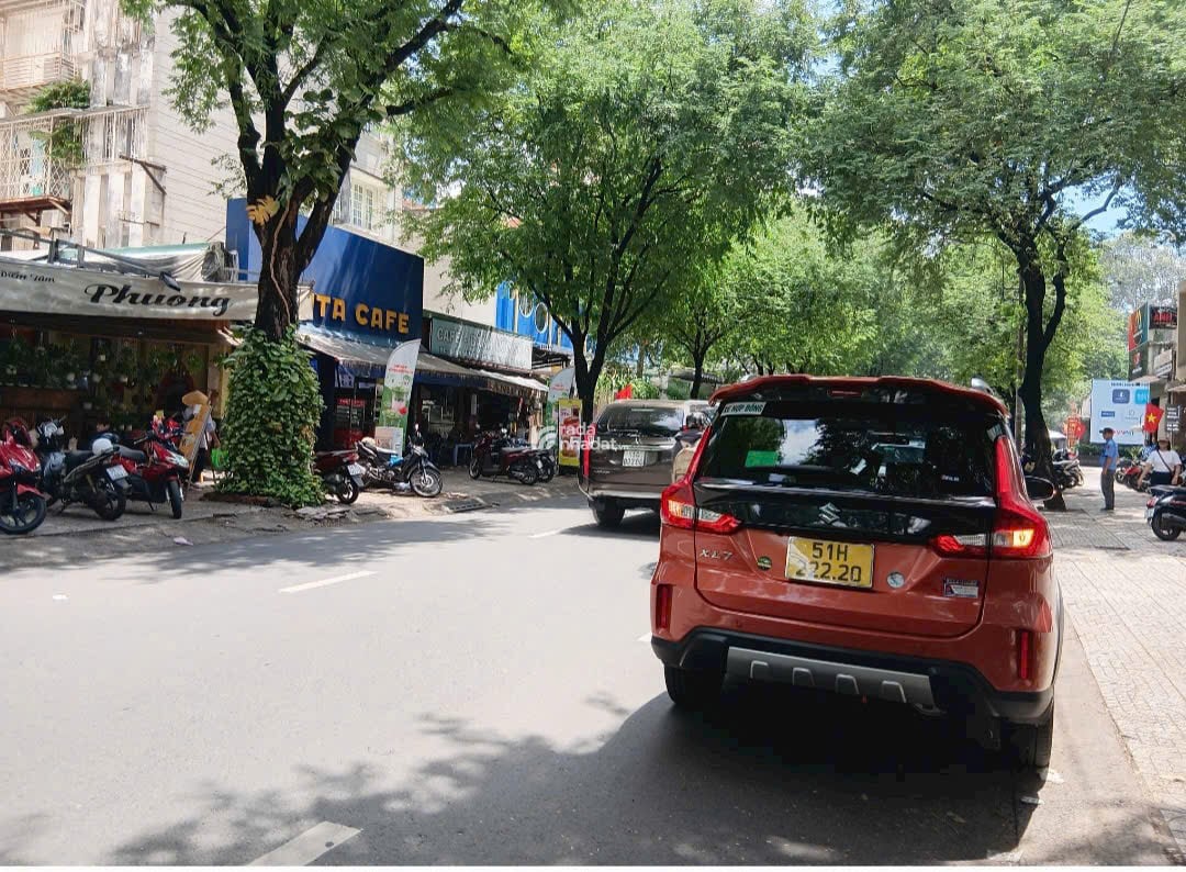 Bán nhà 4 tầng BTCT hẻm 8m Cộng Hòa ngang 5m 100m2 có gara sát bên ga T3 chỉ 23 tỷ.