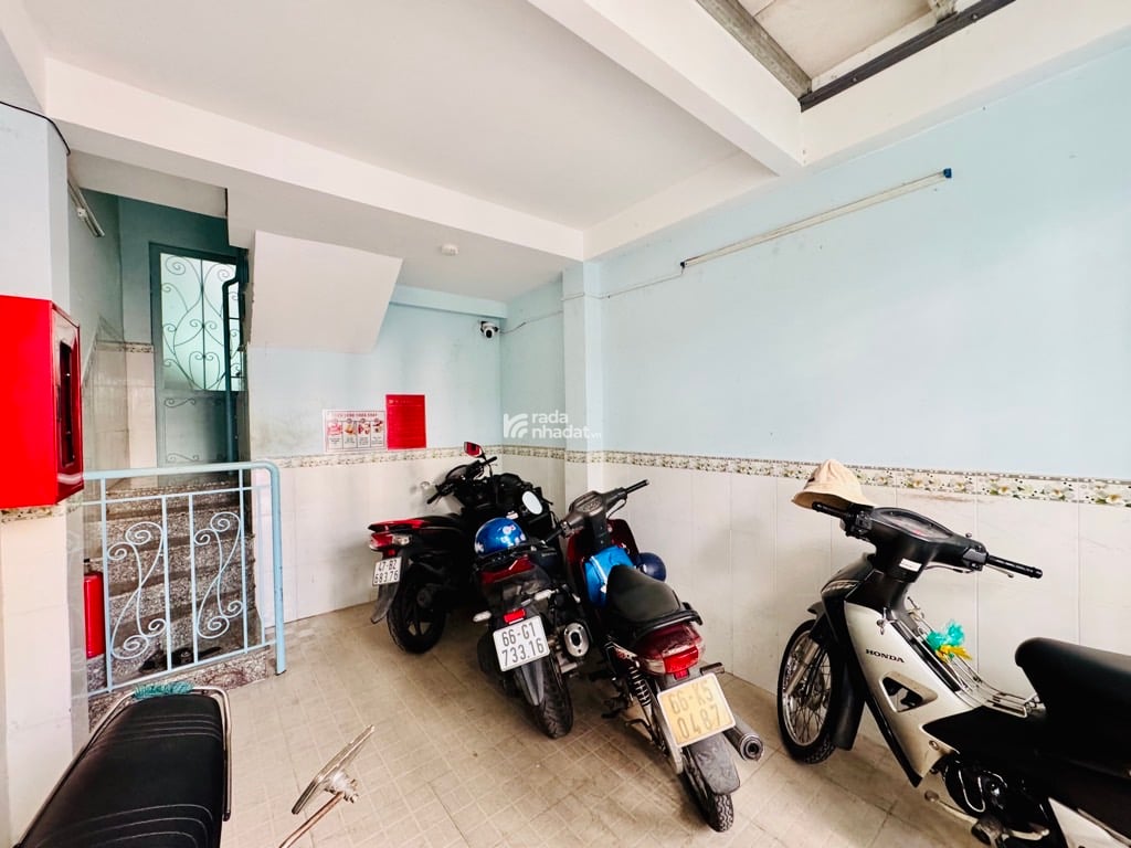 NGAY CHỢ BÀ CHIỂU, MTKD DIÊN HỒNG, BÌNH THẠNH, 30M2 Ở NGAY. GIẢM 350TR CHỈ CÒN 6.4T TL 