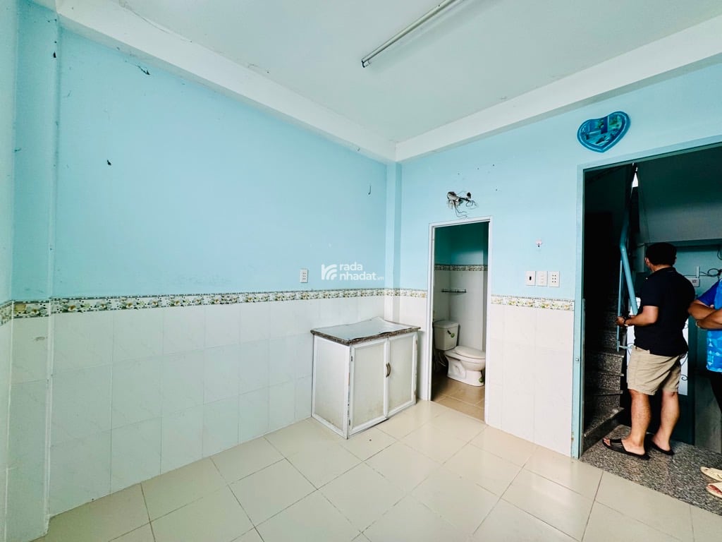 NGAY CHỢ BÀ CHIỂU, MTKD DIÊN HỒNG, BÌNH THẠNH, 30M2 Ở NGAY. GIẢM 350TR CHỈ CÒN 6.4T TL 