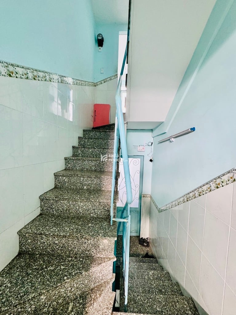 NGAY CHỢ BÀ CHIỂU, MTKD DIÊN HỒNG, BÌNH THẠNH, 30M2 Ở NGAY. GIẢM 350TR CHỈ CÒN 6.4T TL 