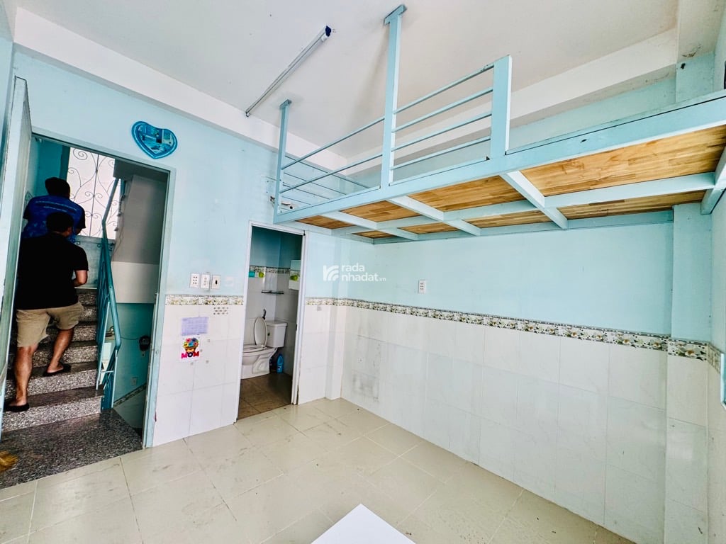NGAY CHỢ BÀ CHIỂU, MTKD DIÊN HỒNG, BÌNH THẠNH, 30M2 Ở NGAY. GIẢM 350TR CHỈ CÒN 6.4T TL 