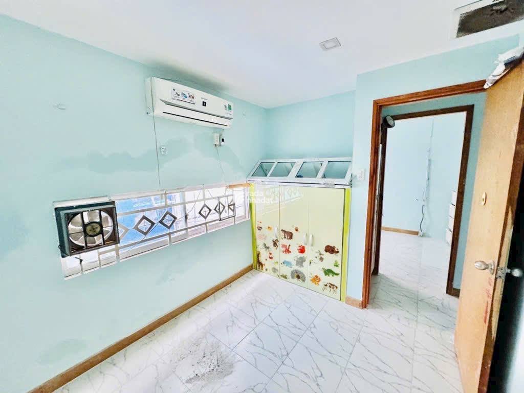 HIẾM- PHÚ NHUẬN- 20M2- 2 TẦNG 2 PHÒNG NGỦ- 3 MẶT HẺM - CHỈ NHỈNH 2 TỶ